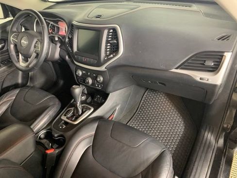 Used 2014 Jeep Cherokee Trailhawk w/ Leather Interior Group AWD/4WD image 7
