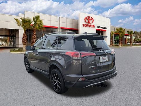 Used 2017 Toyota RAV4 SE image 7
