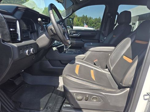 Used 2024 GMC Sierra 2500 AT4 w/ Technology Package AWD/4WD image 19