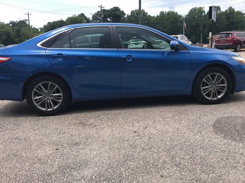 Used 2017 Toyota Camry SE FWD image 5