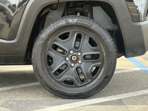 Used 2018 Jeep Renegade Trailhawk w/ UConnect 8.4 Nav Group image 30