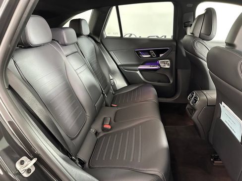 Used 2025 Mercedes-Benz GLC 300 4MATIC image 19