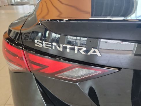 Used 2023 Nissan Sentra SR w/ SR Premium Package FWD image 11