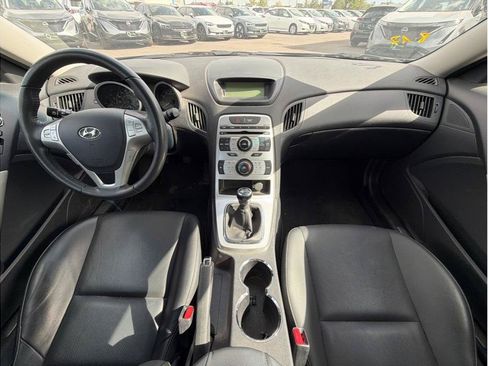 Used 2010 Hyundai Genesis 3.8 RWD image 5