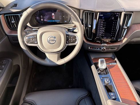 Certified 2023 Volvo XC60 B5 Ultimate image 17