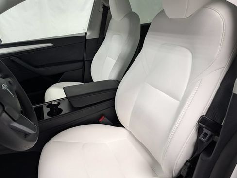 Used 2023 Tesla Model Y Long Range AWD/4WD image 9