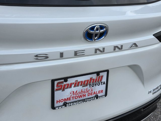 Used 2024 Toyota Sienna Platinum AWD/4WD image 37