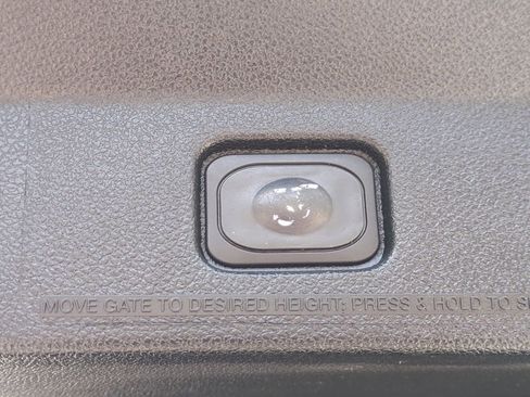 Used 2018 Ford Explorer Limited image 15