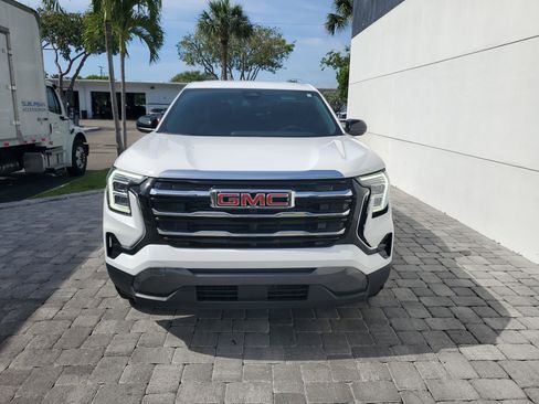 Used 2025 GMC Terrain Elevation FWD image 2