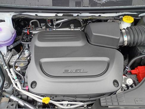 Used 2027 Chrysler Pacifica Select AWD/4WD image 23