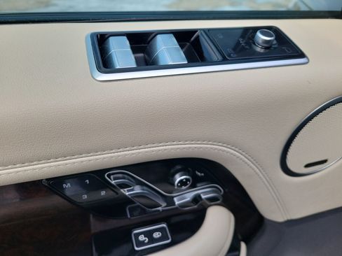 Used 2020 Land Rover Range Rover HSE image 18