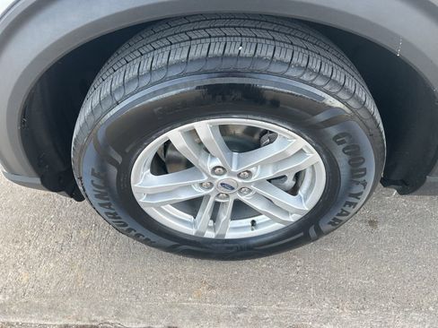 Used 2022 Ford Explorer XLT w/ Equipment Group 202A image 35