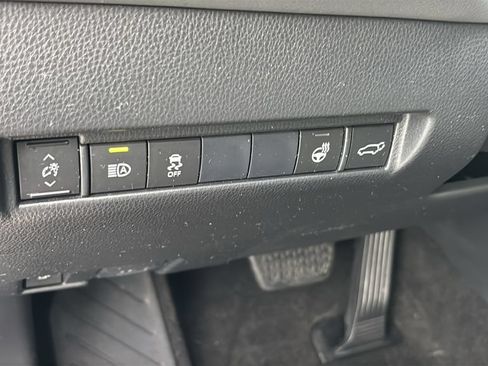 Used 2021 Toyota Venza XLE w/ Softex Package AWD/4WD image 14