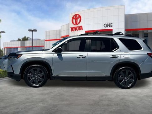 Used 2025 Honda Pilot Sport image 8