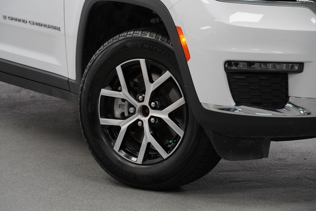 Certified 2025 Jeep Grand Cherokee L Limited AWD/4WD image 8