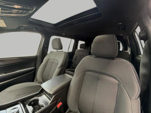 Used 2025 Jeep Grand Cherokee Laredo w/ Luxury Tech Group I AWD/4WD image 45