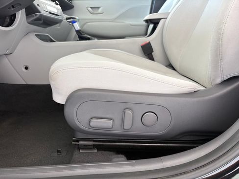 Used 2024 Hyundai Kona SEL FWD image 23