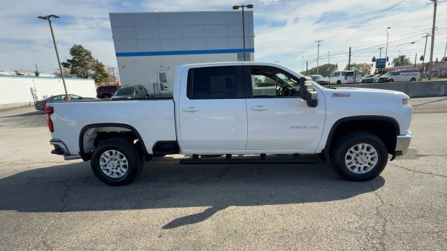 Used 2023 Chevrolet Silverado 2500 LT AWD/4WD image 9