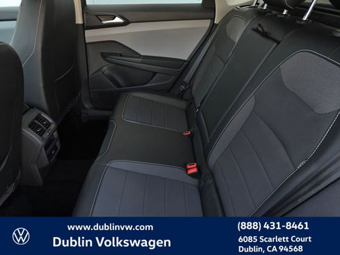 Used 2023 Volkswagen Taos SE w/ Panoramic Sunroof Package FWD image 12