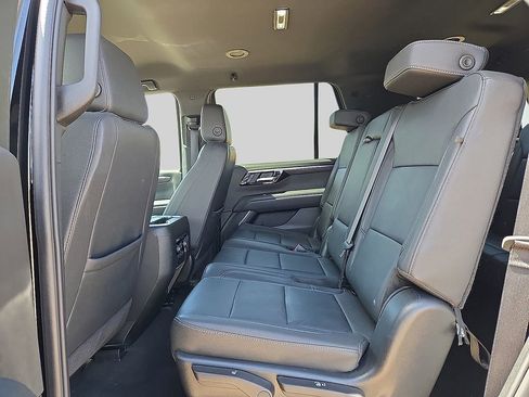 Used 2025 Chevrolet Tahoe LT AWD/4WD image 15