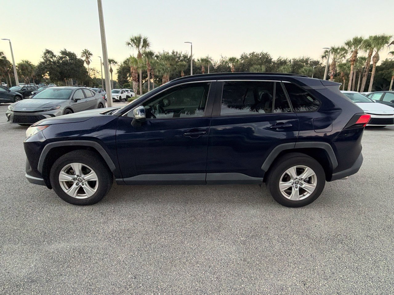Used 2019 Toyota RAV4 XLE FWD image 2