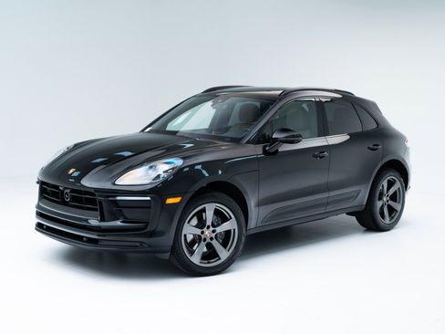 Used 2025 Porsche Macan image 1