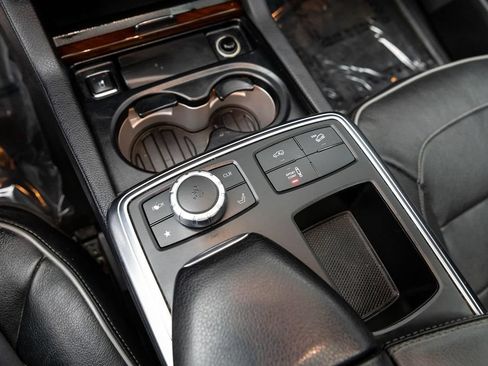 Used 2014 Mercedes-Benz GL 550 4MATIC image 29
