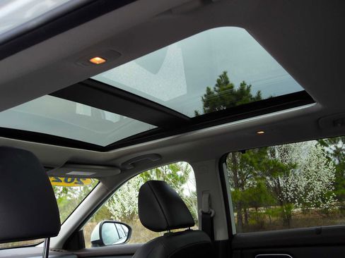 Used 2021 Nissan Rogue SV w/ Premium Package image 10