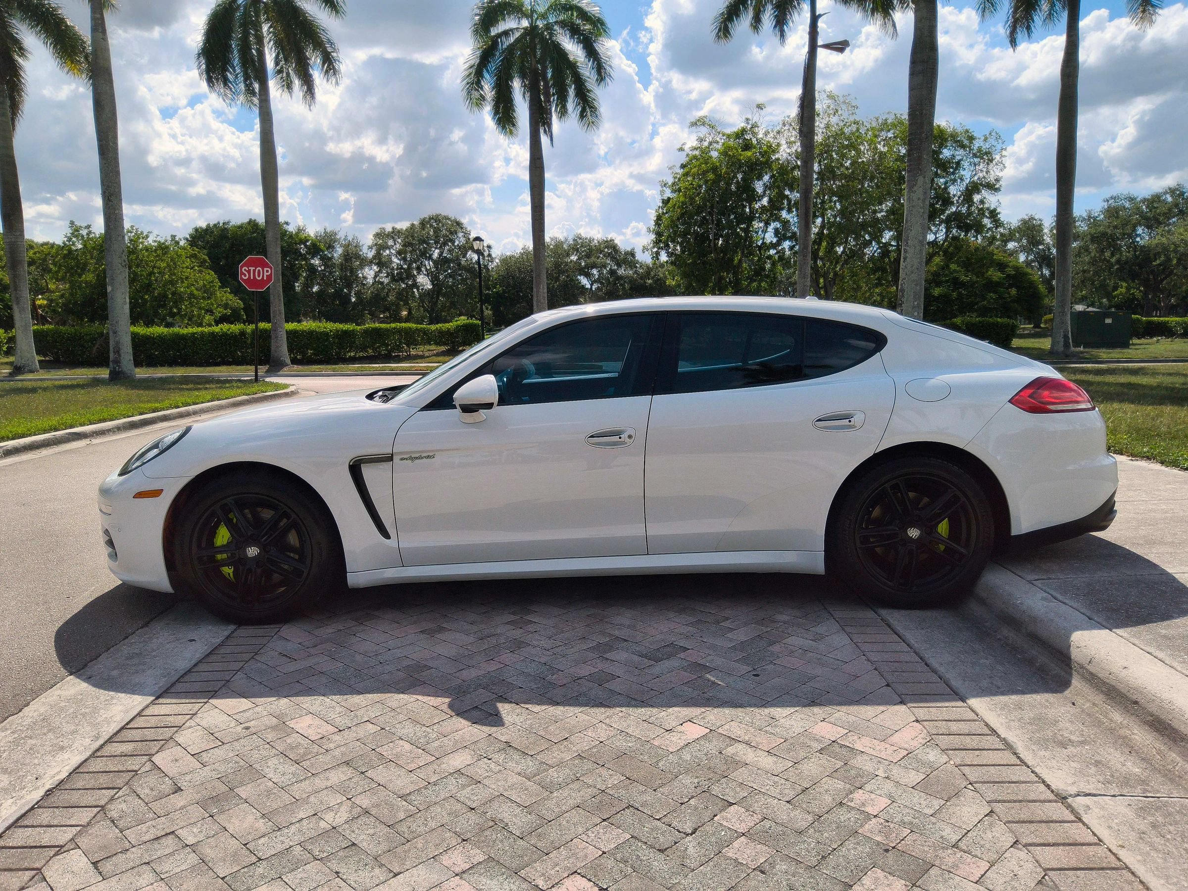 Used 2016 Porsche Panamera S RWD image 18