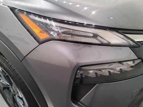 Used 2024 Nissan Rogue SV image 8