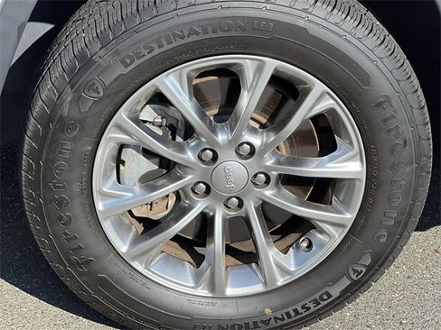 Used 2021 Jeep Cherokee Latitude Lux w/ Comfort/Convenience Group image 18