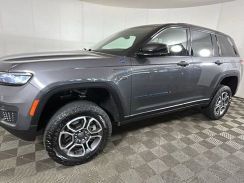 Used 2022 Jeep Grand Cherokee Trailhawk AWD/4WD image 6