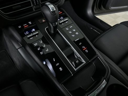 New 2026 Porsche Macan AWD/4WD image 17