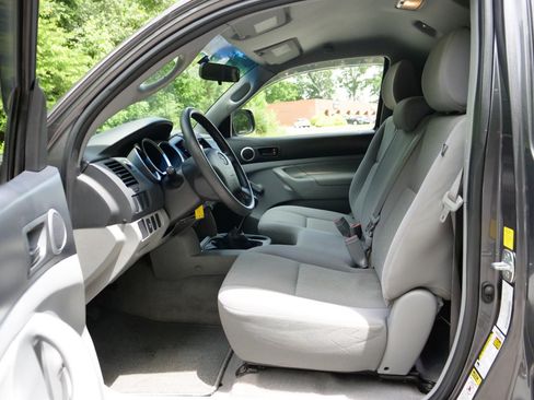 Used 2011 Toyota Tacoma 2WD Regular Cab image 19