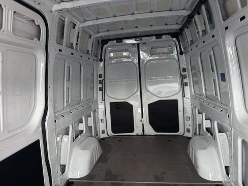 Used 2025 Mercedes-Benz Sprinter 2500 image 21