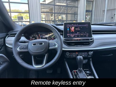 Certified 2025 Jeep Compass Limited AWD/4WD image 17