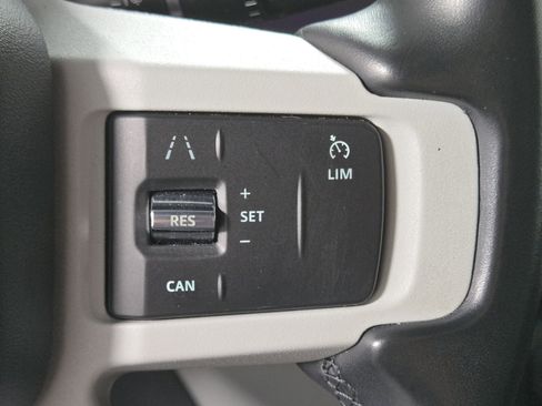 Used 2023 Land Rover Defender 110 SE image 27