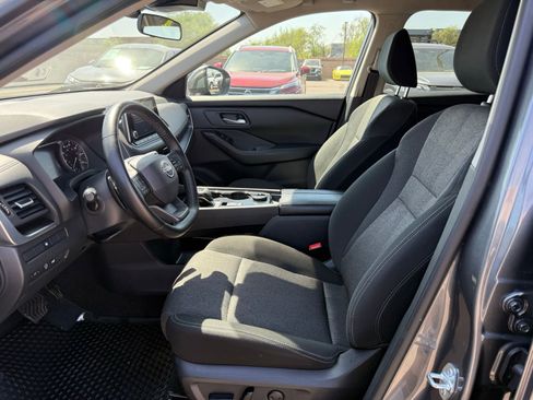 Certified 2025 Nissan Rogue SV image 13