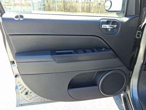 Used 2011 Jeep Compass 4WD image 13