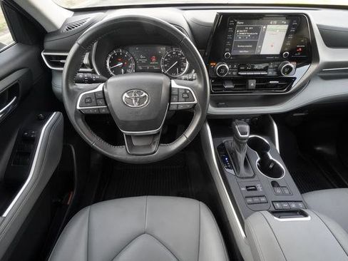 Used 2022 Toyota Highlander XLE image 15