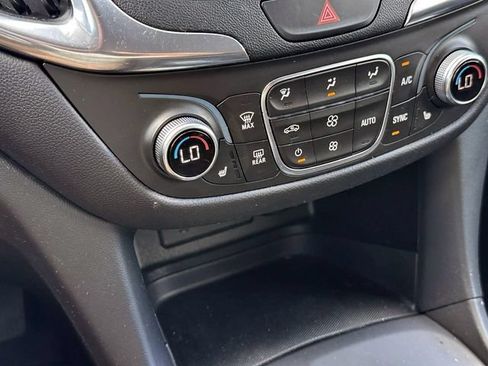 Used 2021 Chevrolet Equinox LT FWD image 24