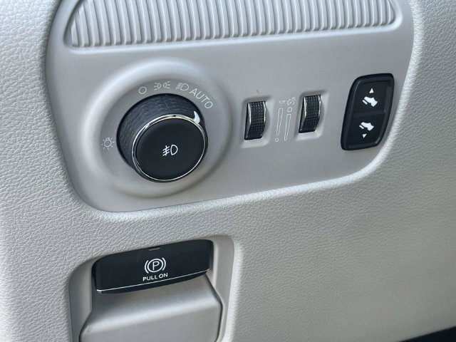 Used 2024 Jeep Wagoneer L Series II w/ Flexible Seating Group AWD/4WD image 20