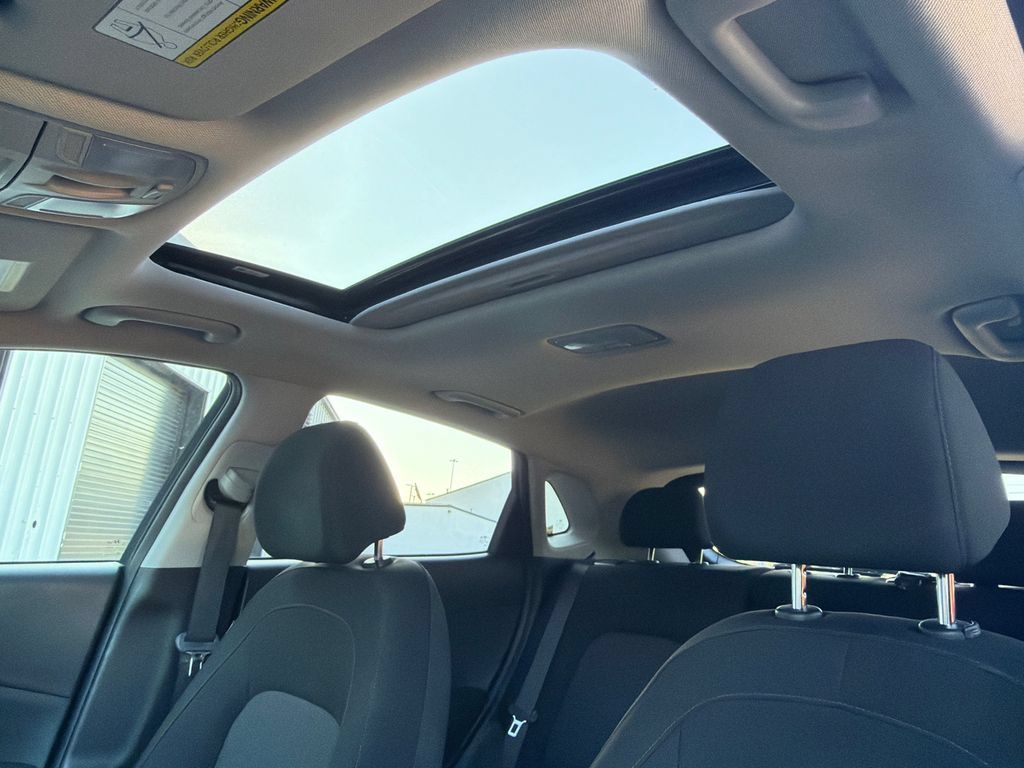 Used 2022 Hyundai Kona SEL w/ Convenience Package FWD image 32