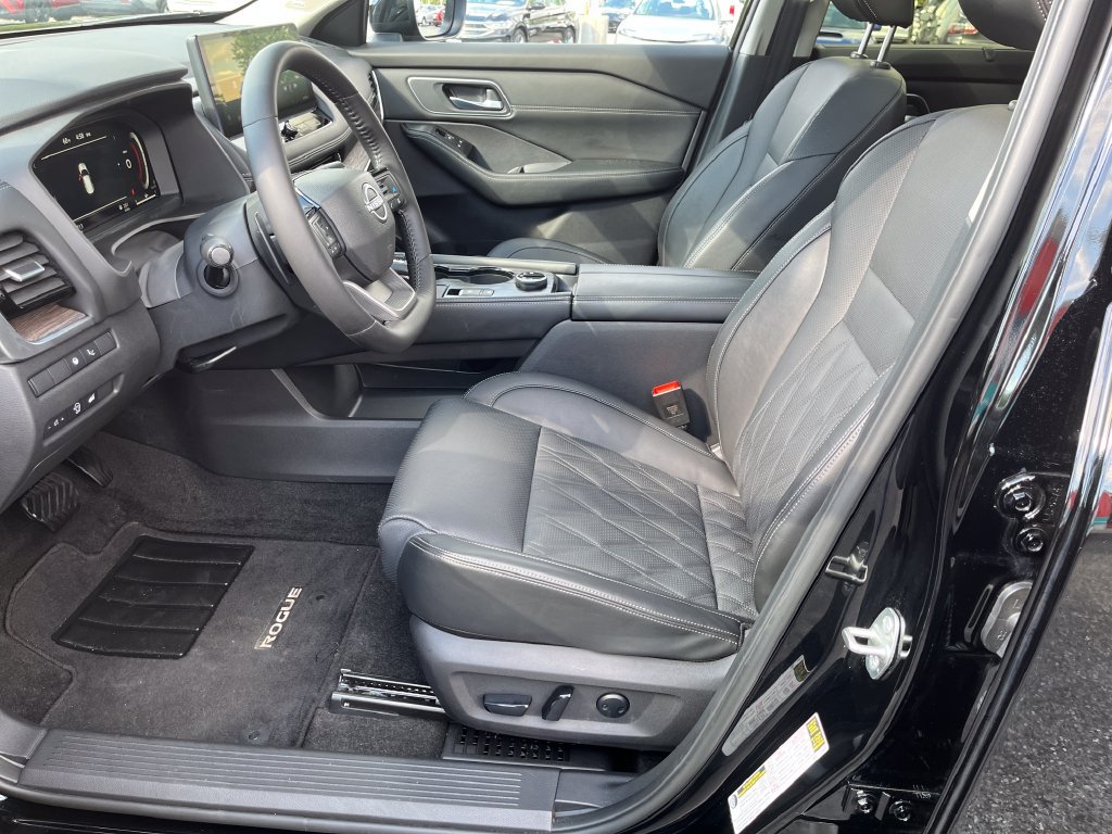 Used 2026 Nissan Rogue Platinum w/ Platinum Premium Package AWD/4WD image 36