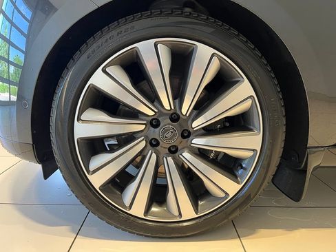 Used 2024 Land Rover Range Rover SV AWD/4WD image 18