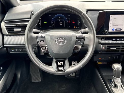 Used 2025 Toyota Camry SE FWD image 14