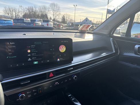 Used 2024 Kia Sorento S image 22