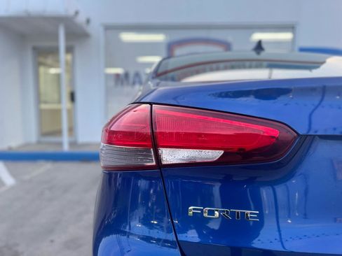 Used 2017 Kia Forte LX FWD image 29