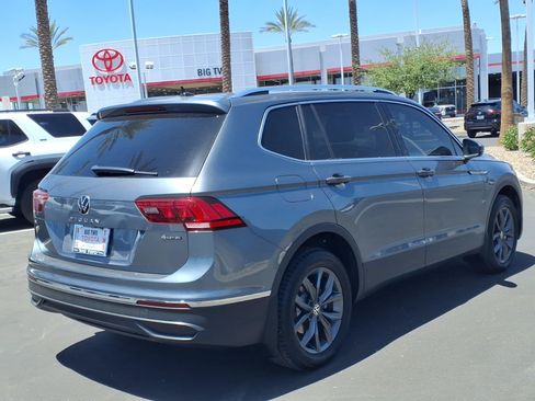 Used 2022 Volkswagen Tiguan SE w/ Panoramic Sunroof Package AWD/4WD image 4