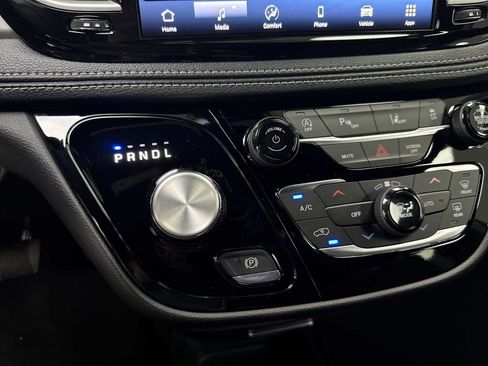 New 2027 Chrysler Pacifica Select FWD image 20